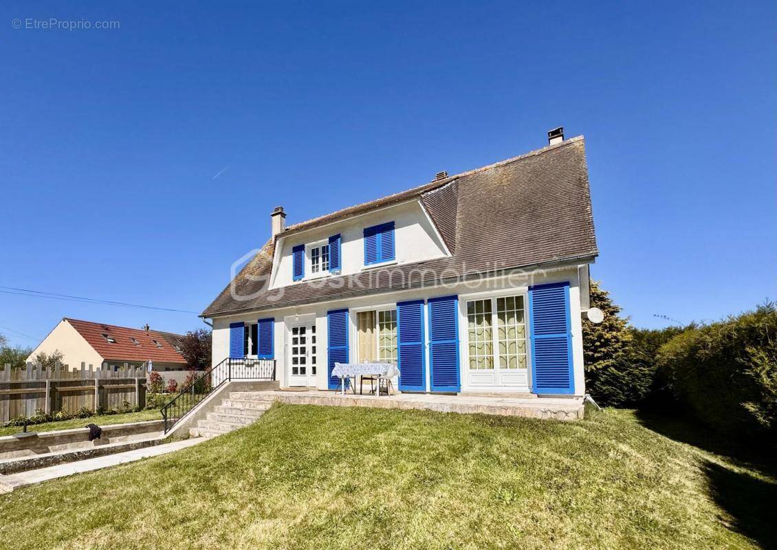 Maison à ESTREES-SAINT-DENIS