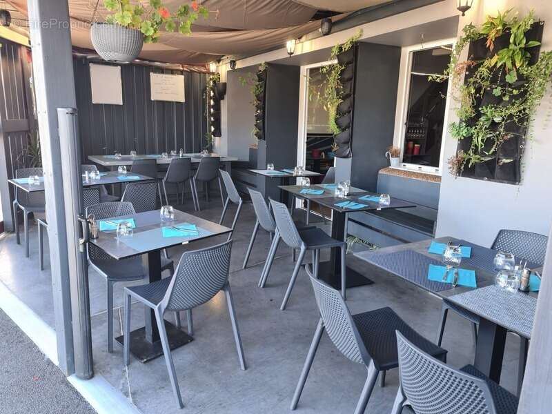 Commerce à NIEUL-LE-DOLENT