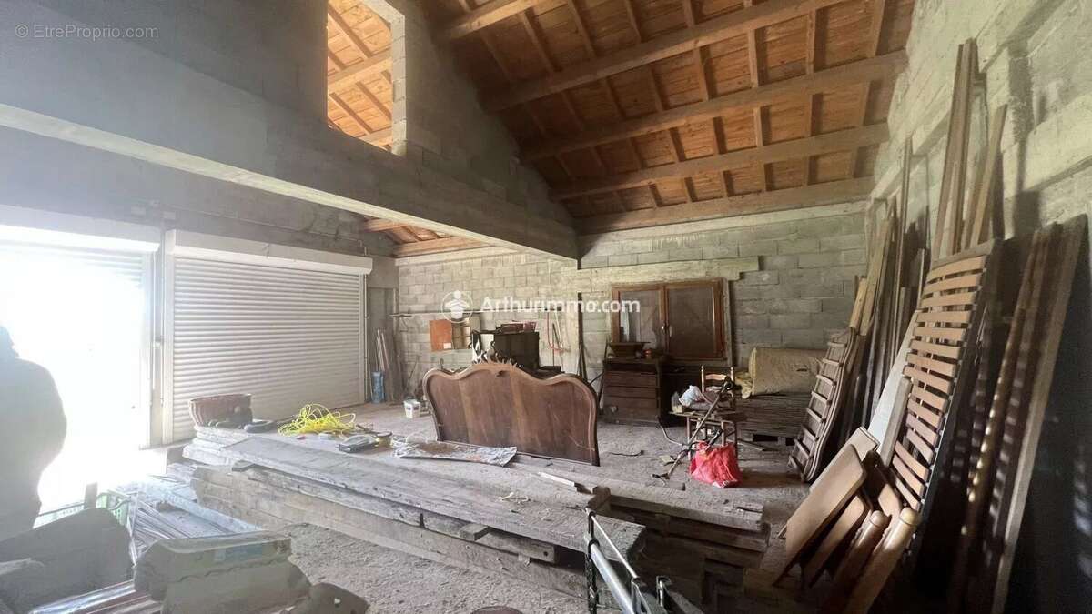 Terrain à SAINT-GEORGES-DE-LUZENCON