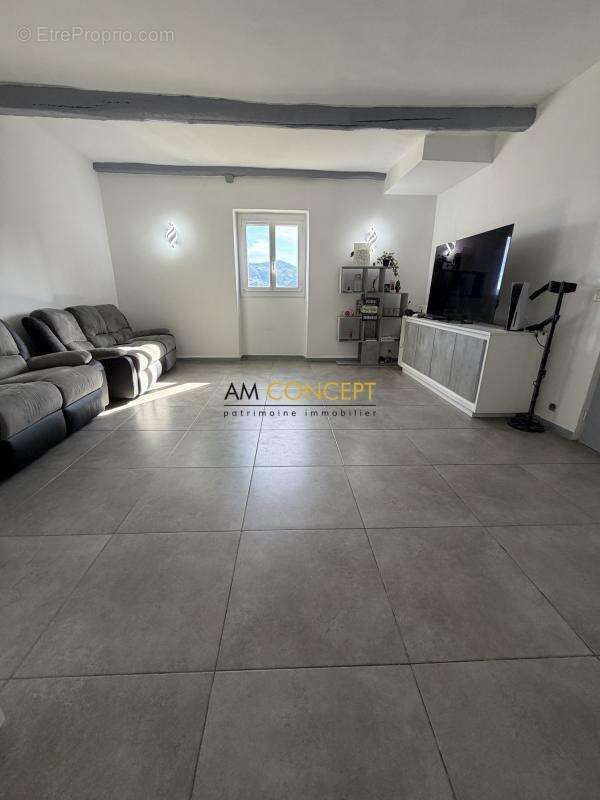 Appartement à CONTES