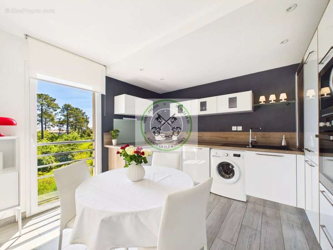 Appartement à ROQUEBRUNE-SUR-ARGENS