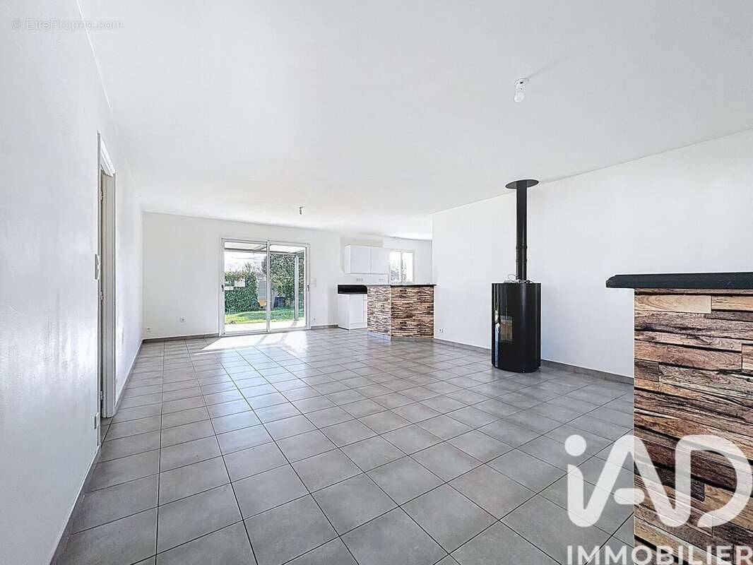 Photo 2 - Maison à SAINTE-RADEGONDE-DES-NOYERS