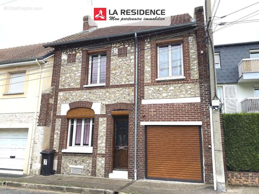 Maison à SAINT-ETIENNE-DU-ROUVRAY