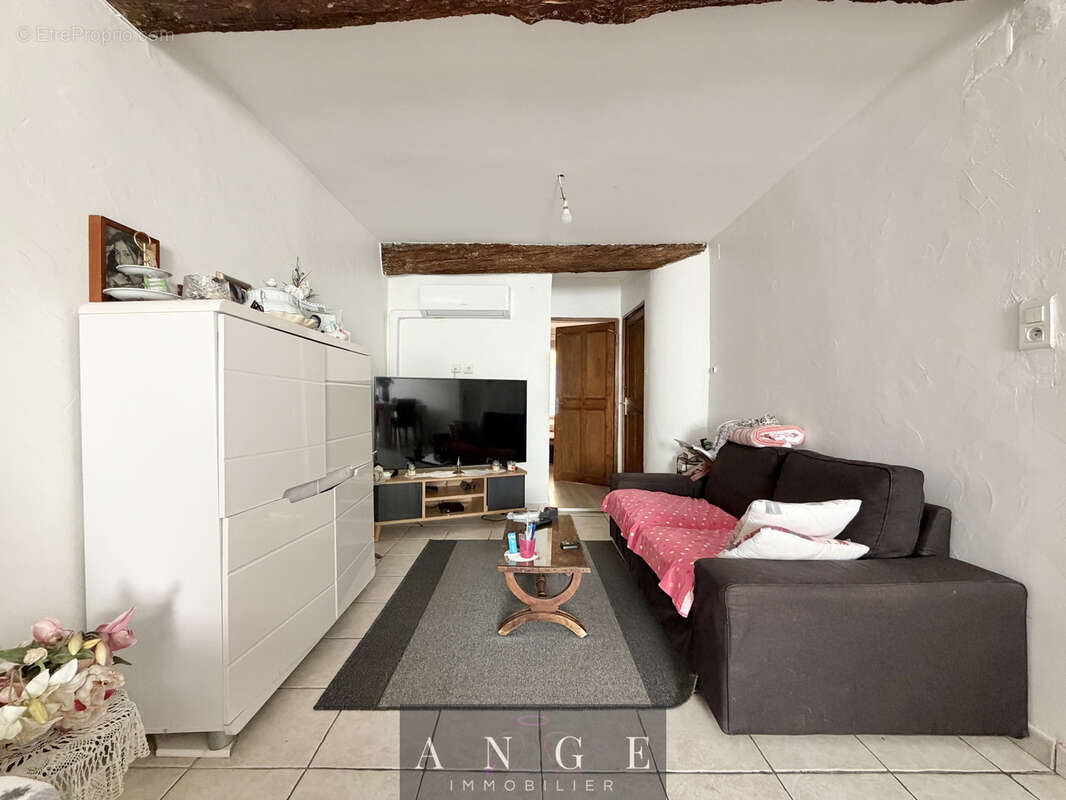 Appartement à SOLLIES-TOUCAS