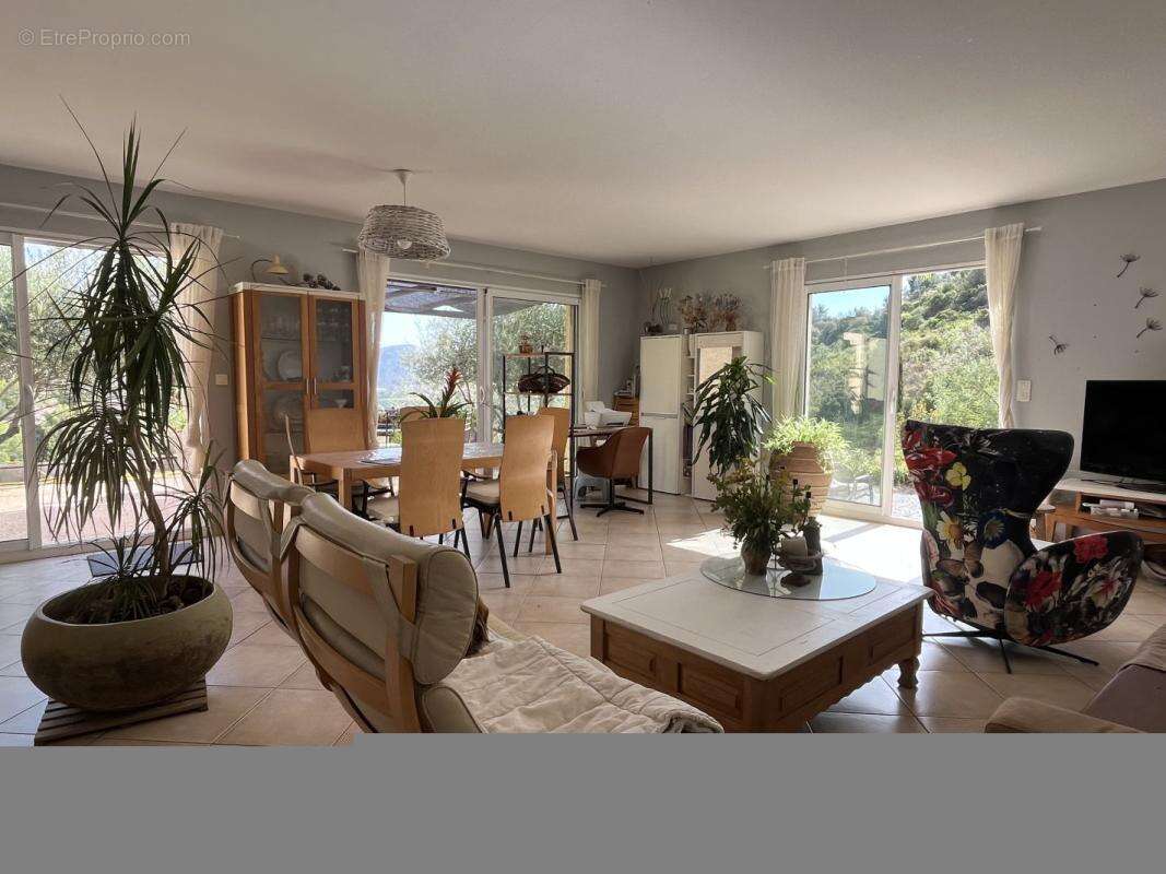 Maison à EMBRES-ET-CASTELMAURE