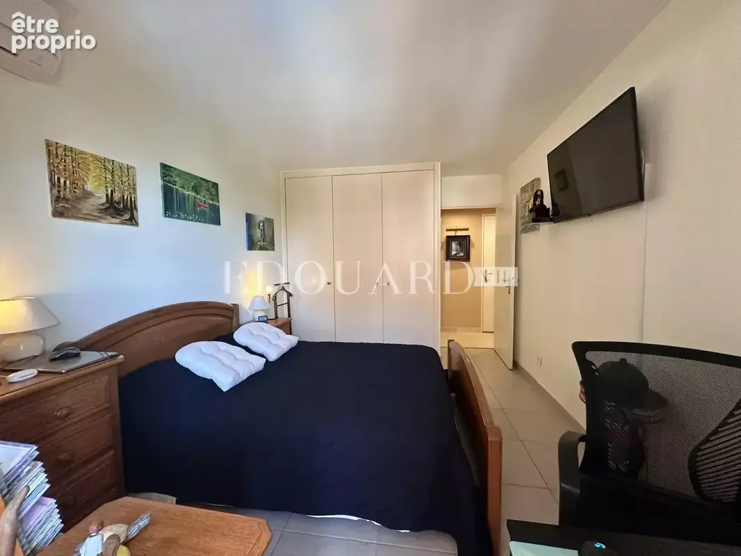 Dans immeuble de standing avec piscine, en exclusivité trois pièces avec vaste terrasse et garage - photo 20