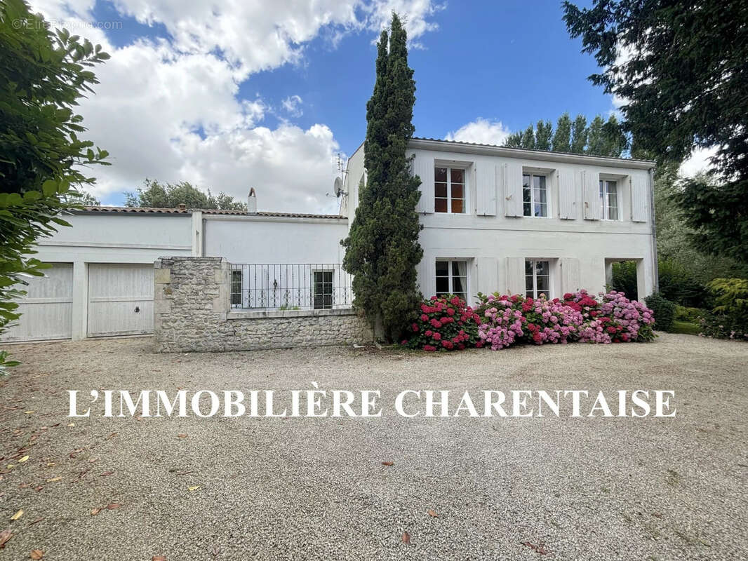 Maison à SAINT-ROMAIN-DE-BENET