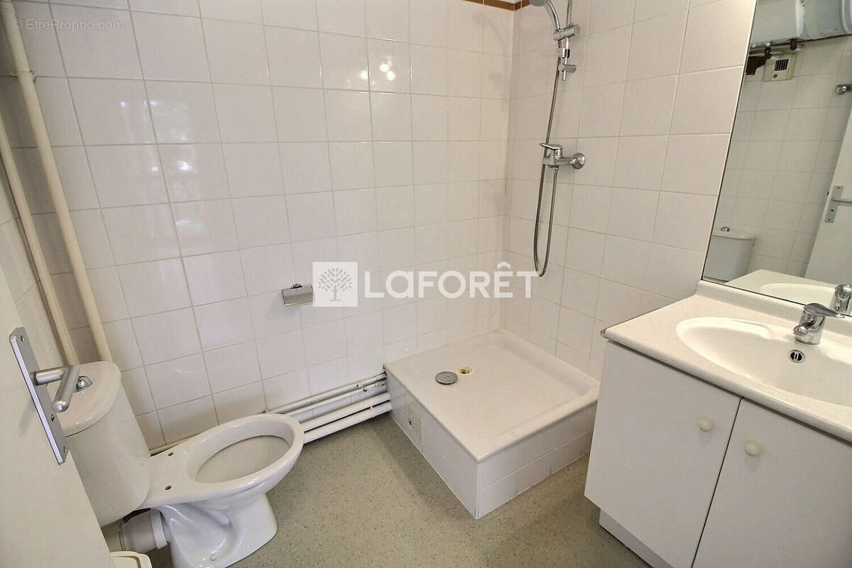 Appartement Rueil Malmaison 1 pièce(s) 22 m2 - photo 2