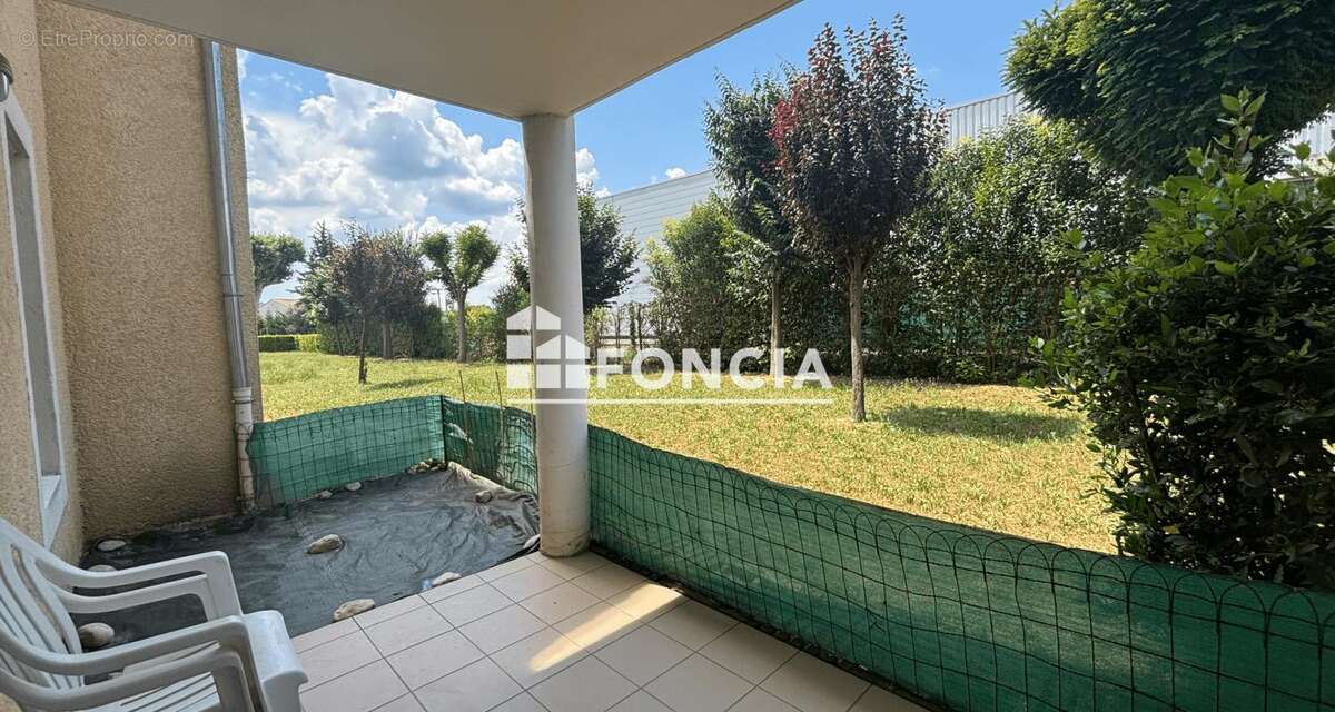 Appartement T2 avec terrasse et parking - photo 2