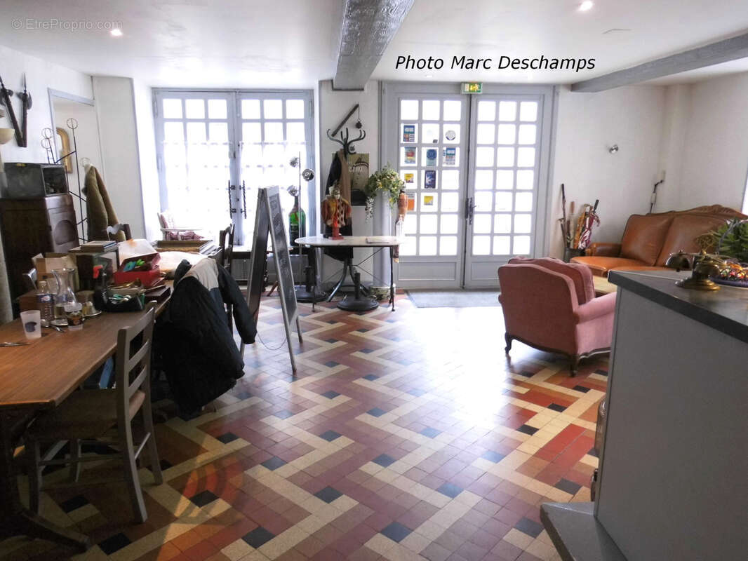 Immeuble de centre ville , hotel-bar-restaurant 13 chambres + appartement privé surface de 620m2 hab., courett - photo 2