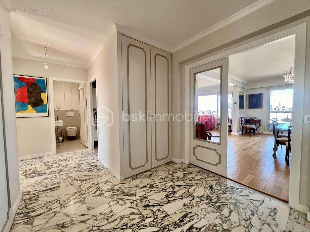 Appartement à PARIS-17E