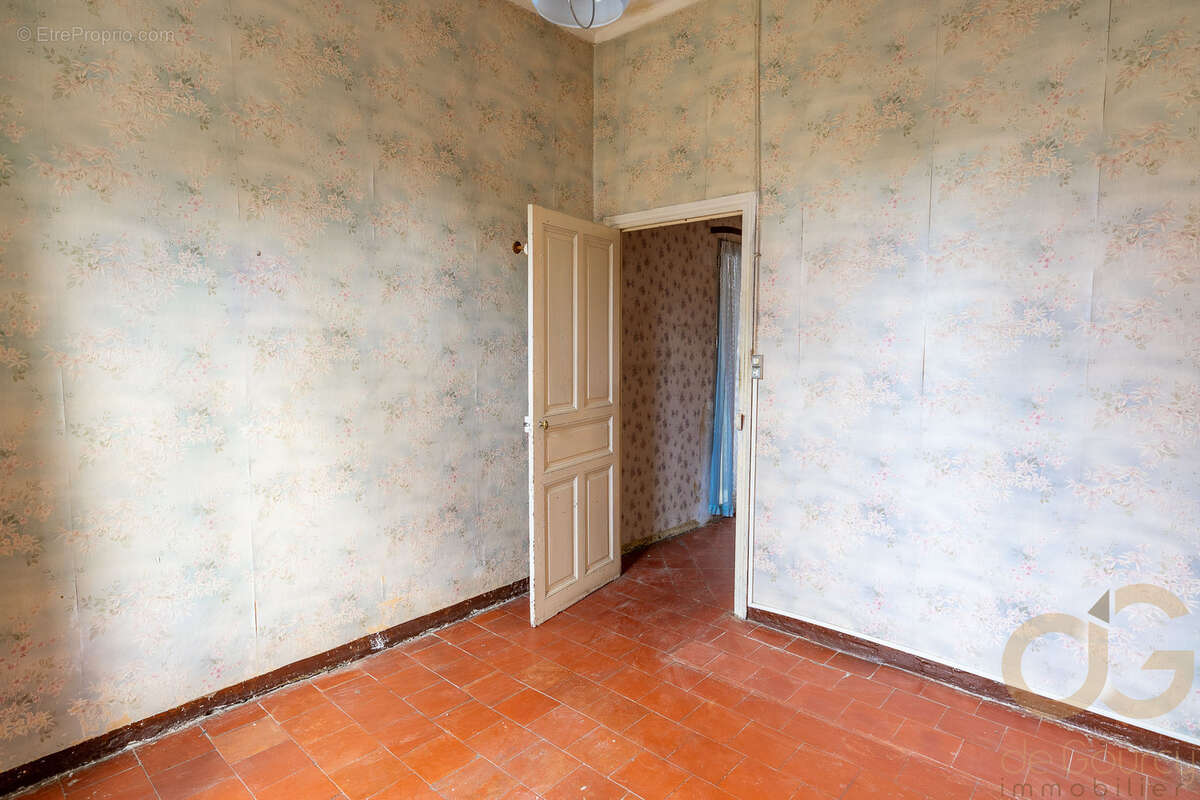 Nîmes Bas de Croix de fer : Immeuble constitué de 3 lots. - photo 7