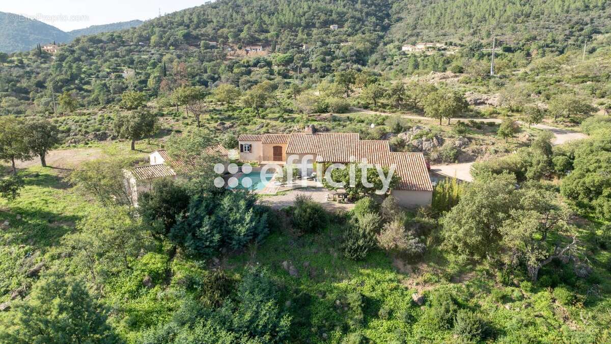 Maison à PLAN-DE-LA-TOUR