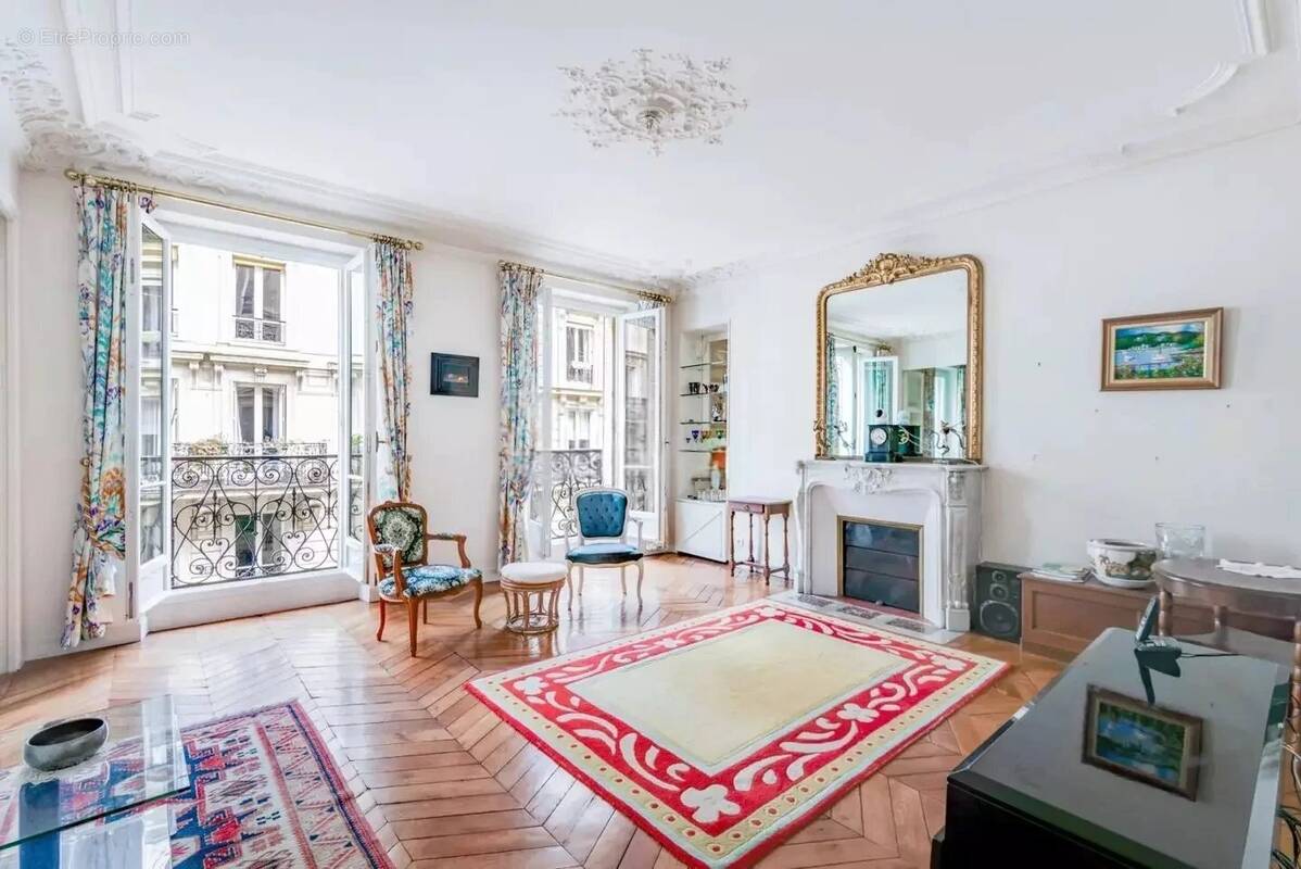 Appartement à PARIS-8E