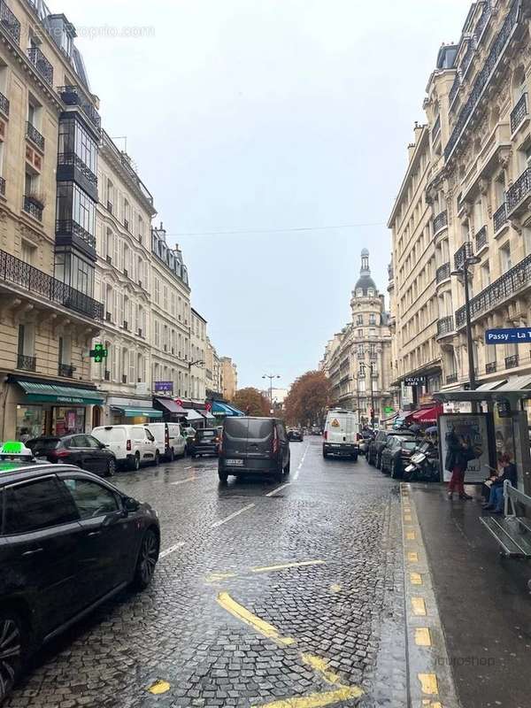 Commerce à PARIS-16E