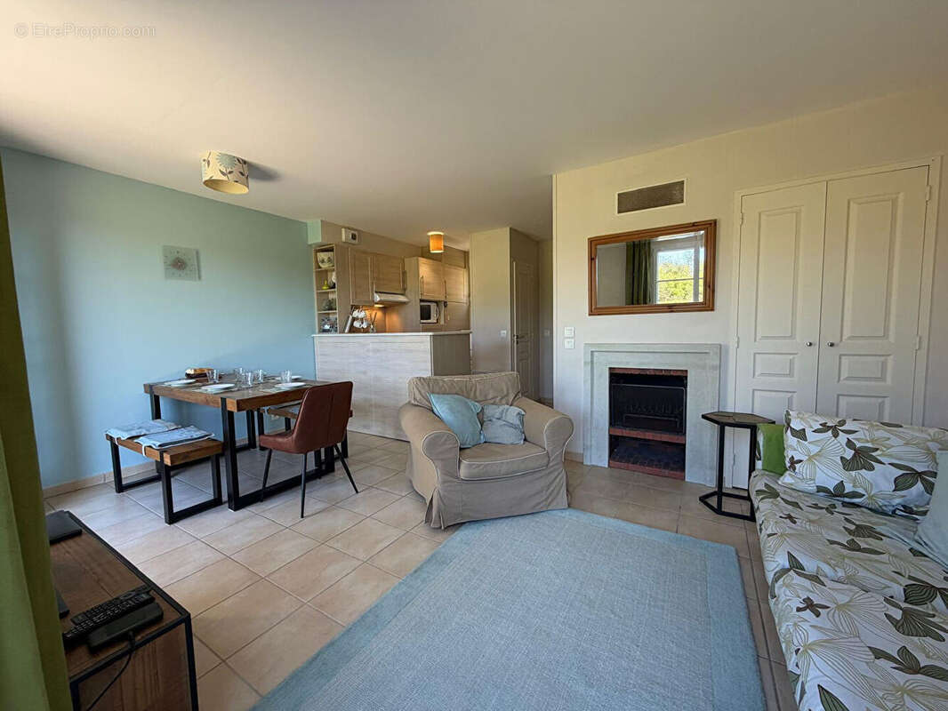 Appartement à PORT-EN-BESSIN-HUPPAIN