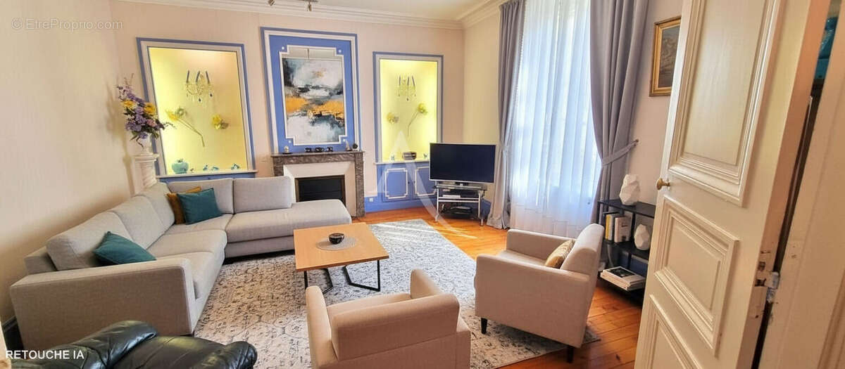 Une maison de ville bourgeoise avec piscine et garages en centre ville de blois 219.58 m2 - photo 4