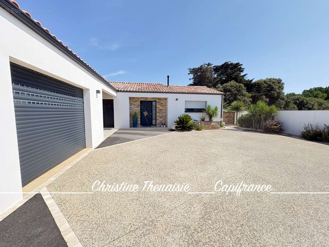 Maison récente à vendre 6 pièces : Plain-Pied - 3 chambres - Bureau - 1 salle d'eau - 1 salle de bains - 2 wc - garage - Préau S - photo 22