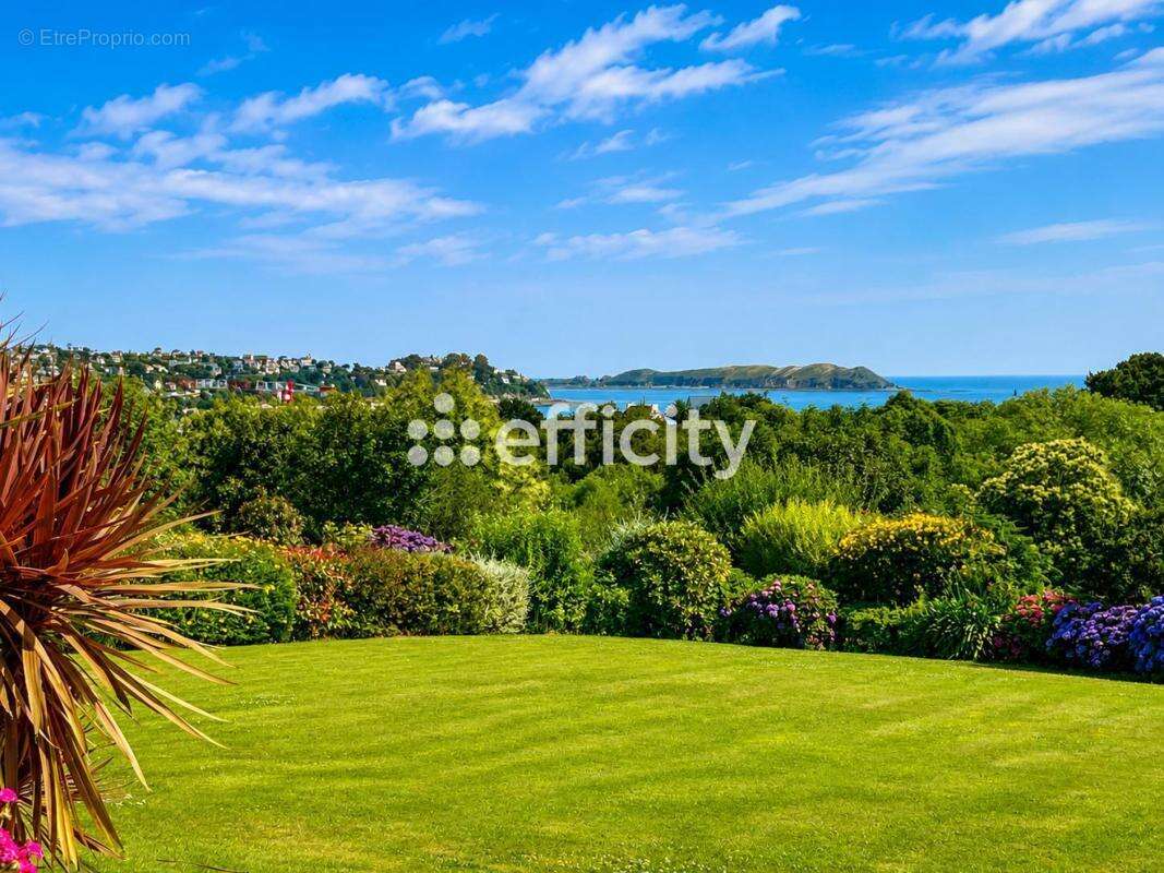 Maison 234 m² à Saint-Quay-Perros  - photo 17