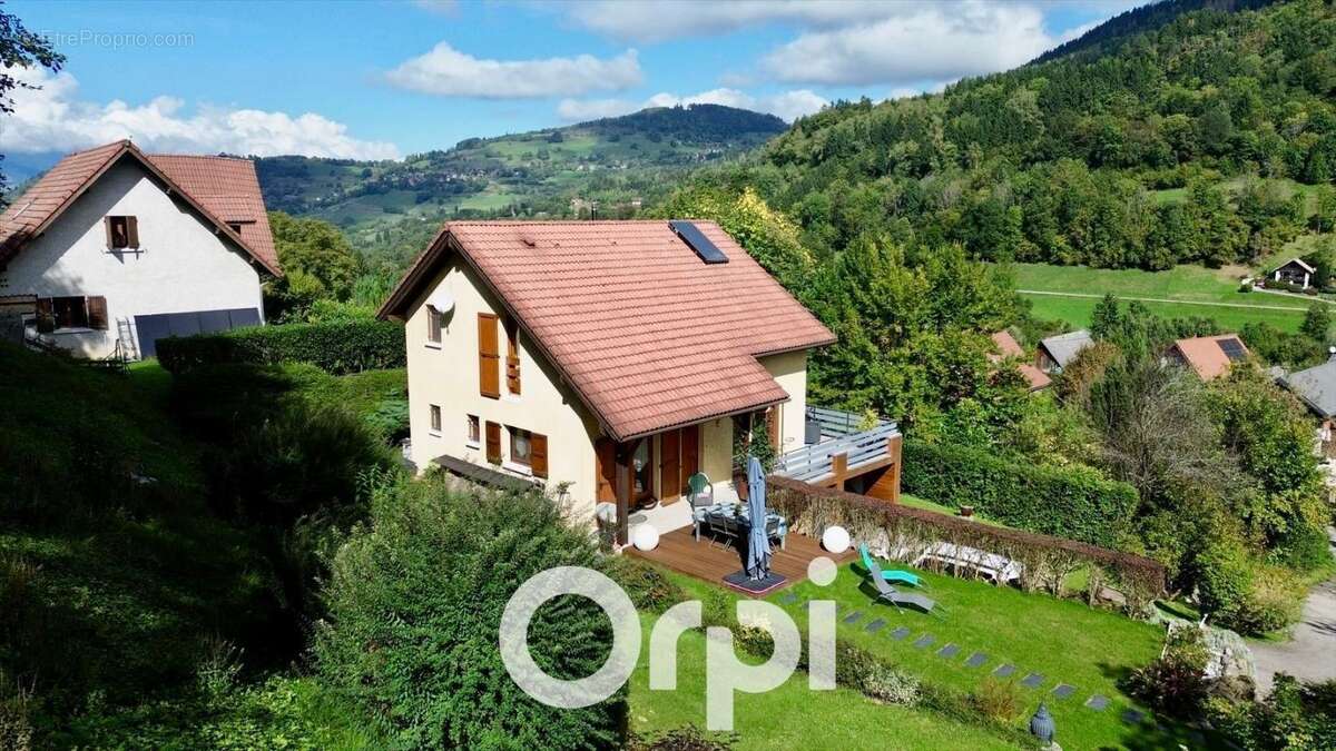 Maison à SAINT-MURY-MONTEYMOND