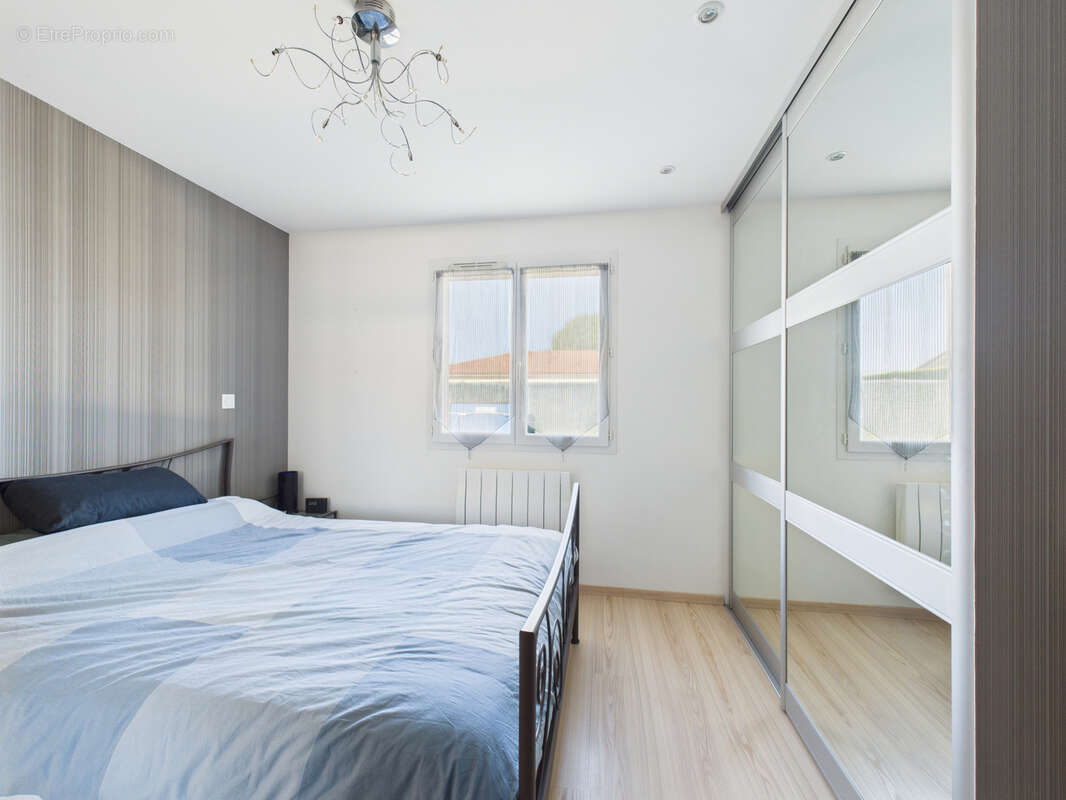 Maison à VEAUCHETTE