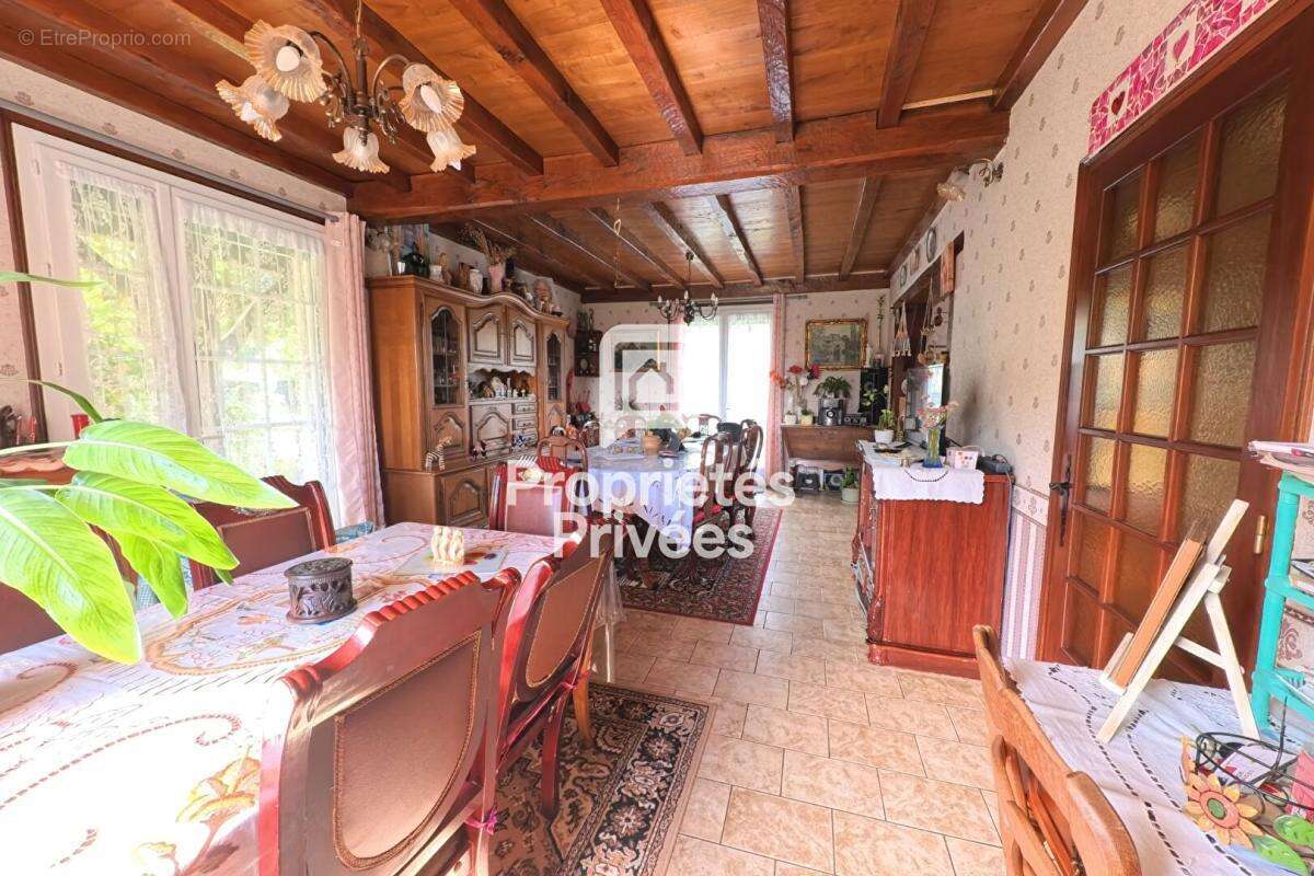 Maison à SAINT-PARDOUX-LA-RIVIERE