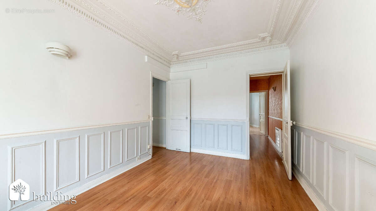 Appartement à COURBEVOIE