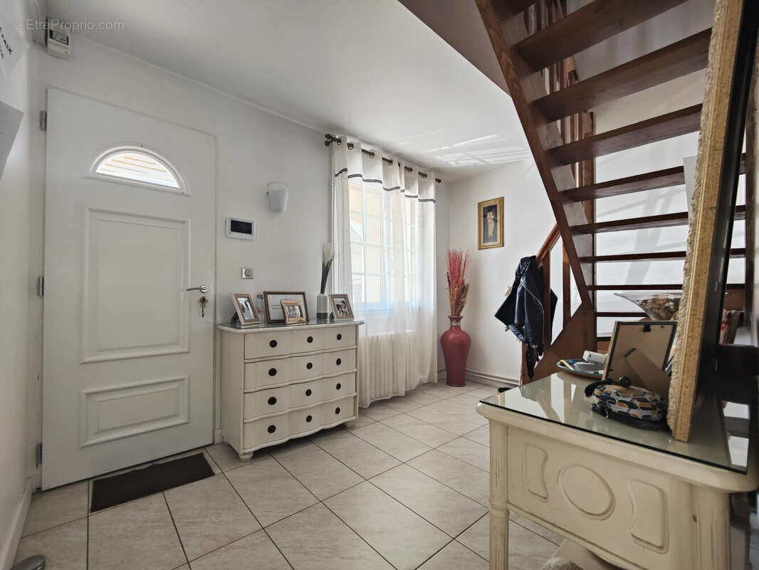 Maison à LES CLAYES-SOUS-BOIS