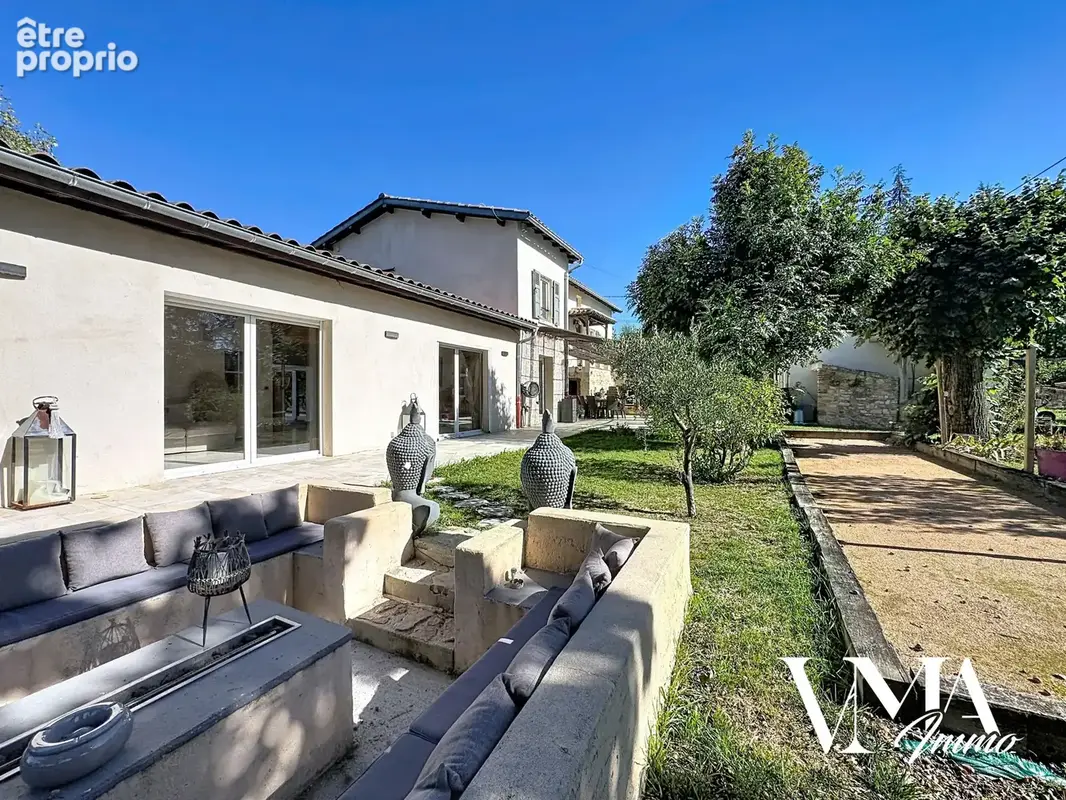 Propriété d'exception de 291m2 sur une parcelle de 3200m2 - photo 2