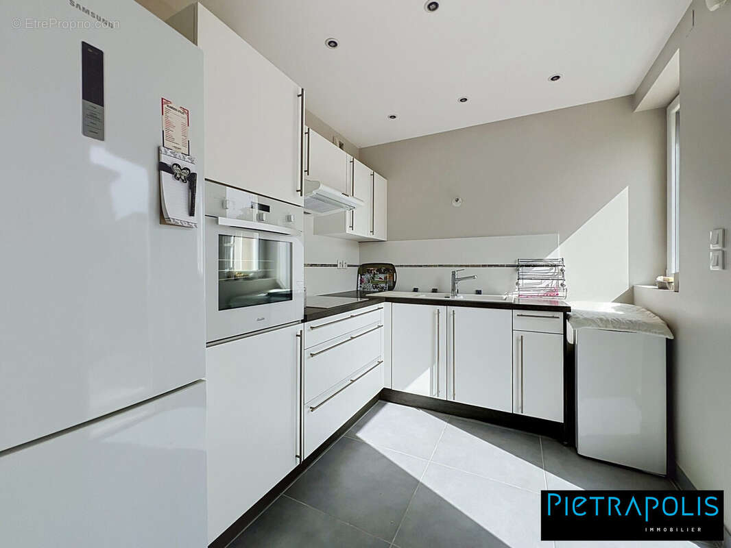 Maison 137 m² à Charbonnieres-Les-Bains  - photo 6