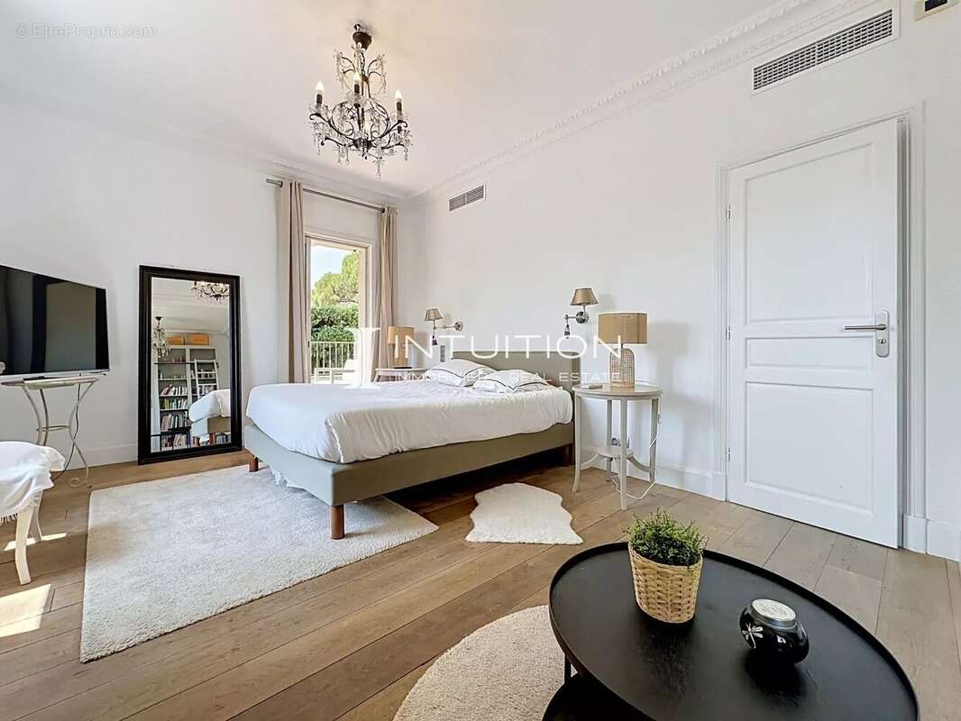 Mougins - Les Colles : Authentique villa de charme avec piscine - photo 17