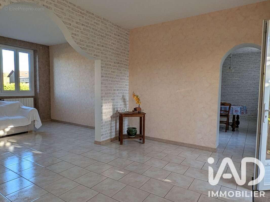 Maison 108 m² à Cagnac-Les-Mines  - photo 7