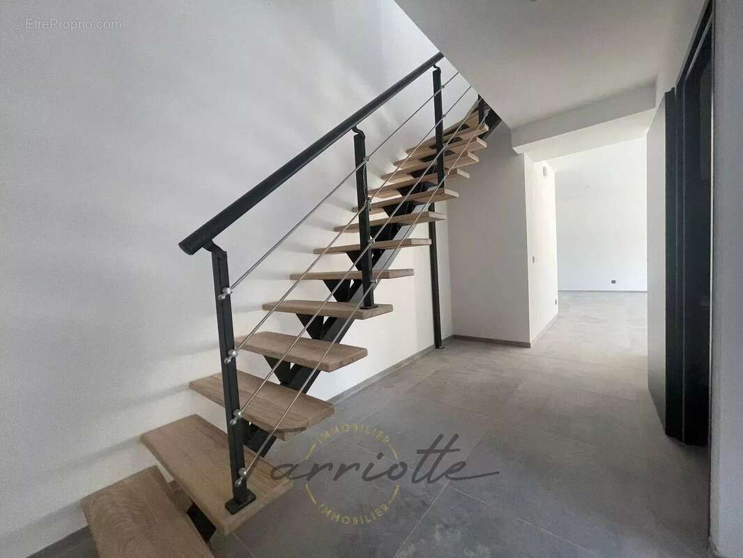 Maison à MONTELIMAR