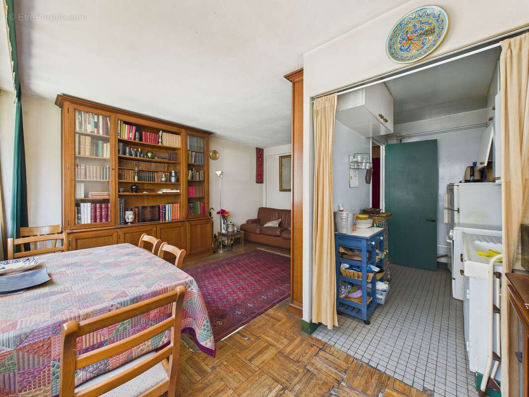 Appartement à PARIS-14E