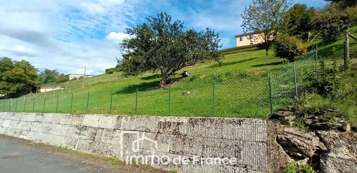 Decazeville- Centre-ville - Terrain à bâtir de 1640 m2 - photo 3