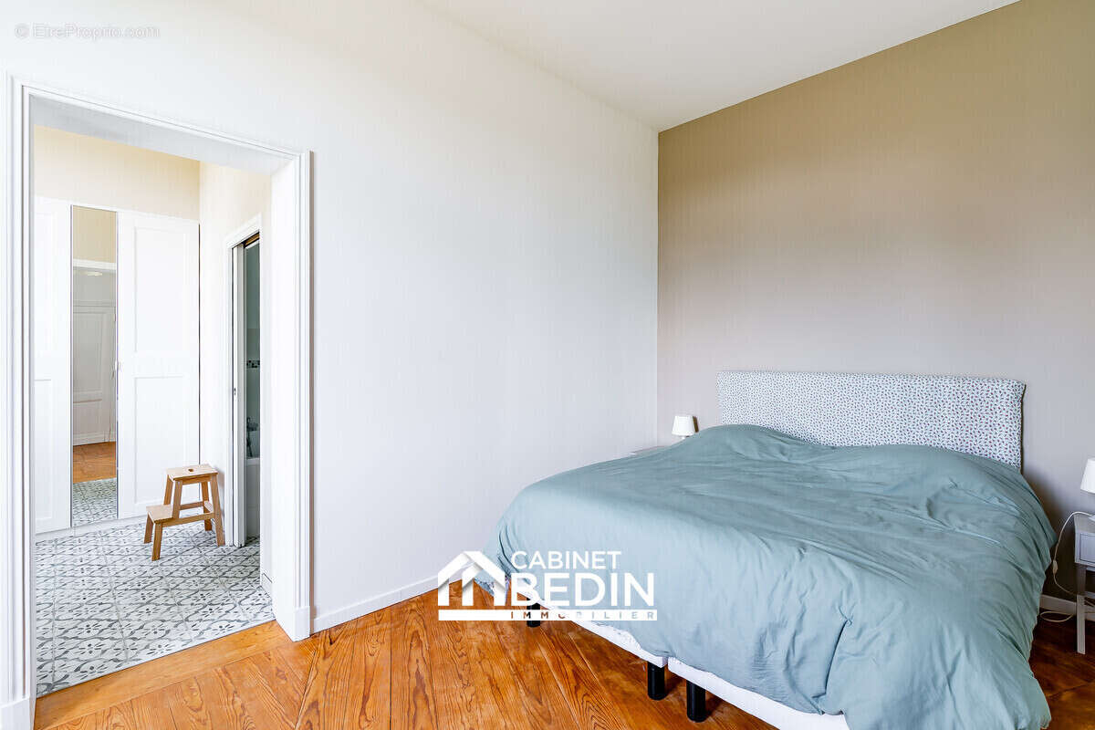 Maison 302 m² à Bourg  - photo 8