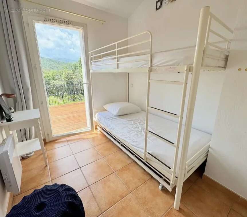 Appartement à ROQUEBRUNE-SUR-ARGENS