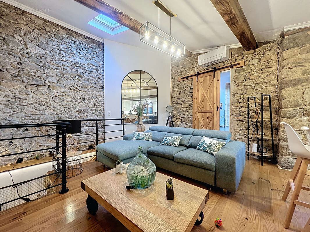 Coup de cœur à Tarerach : maison rénovée alliant pierre et modernité - photo 2