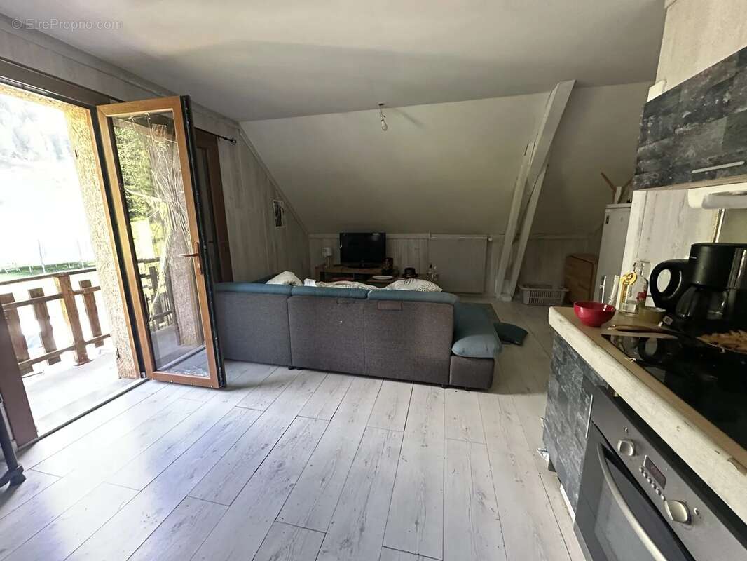 Commerce à SAINT-LEGER-LES-MELEZES