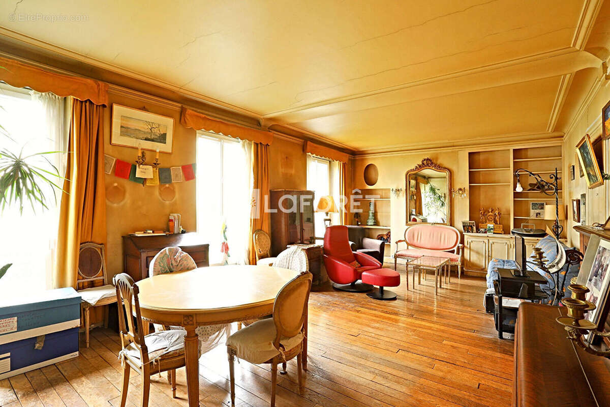 Appartement à PARIS-14E