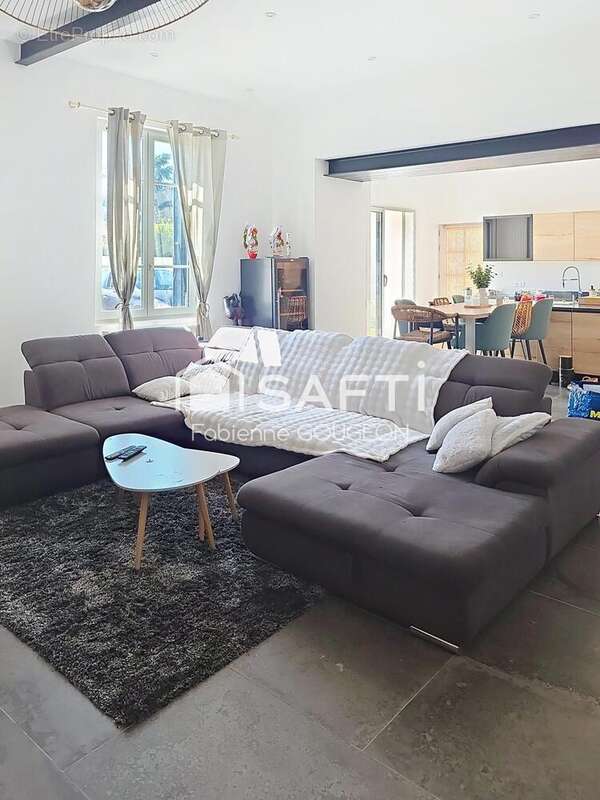 Maison 180 m² à Soyaux  - photo 2