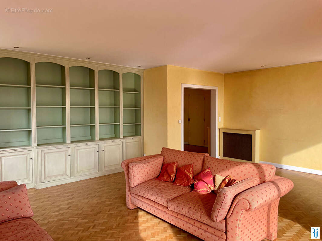 Appartement à MONT-SAINT-AIGNAN