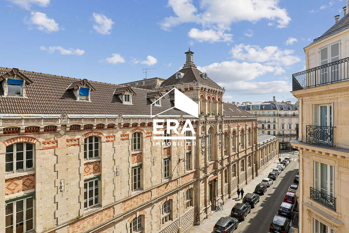 Appartement à PARIS-8E