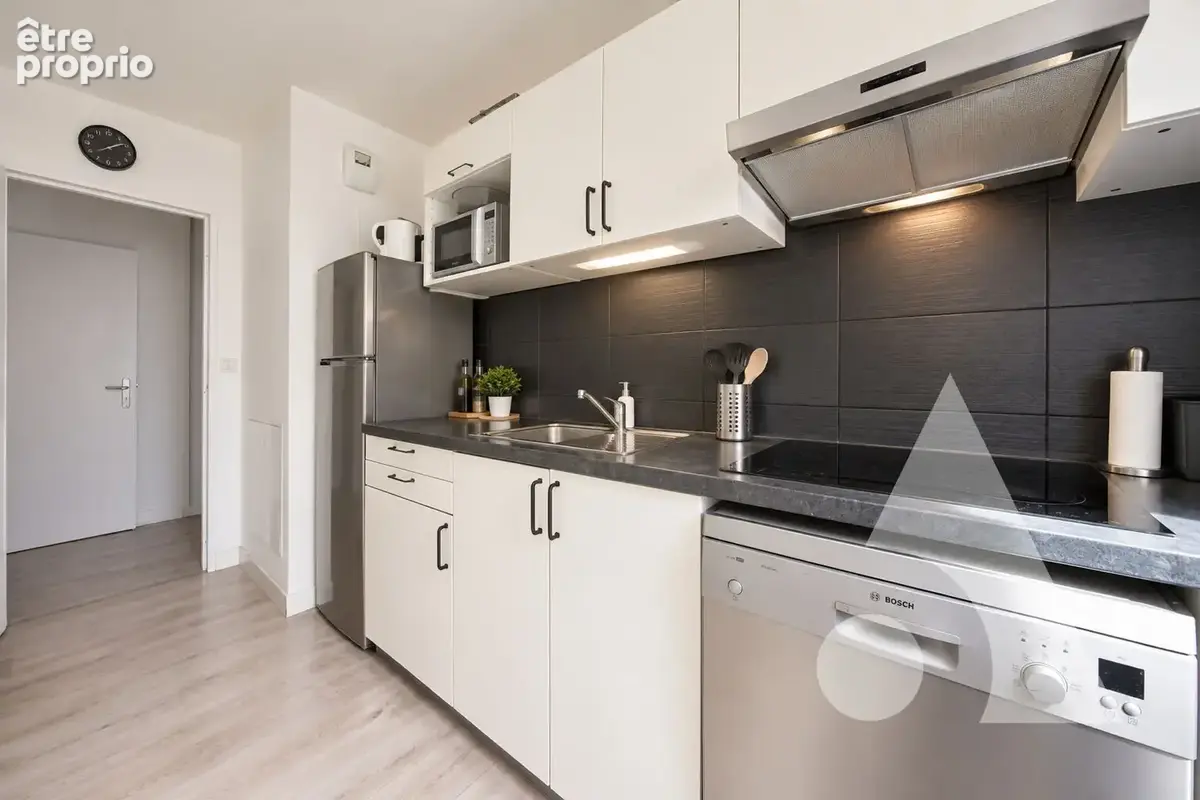 Appartement F4 avec terrasse et box. - photo 5