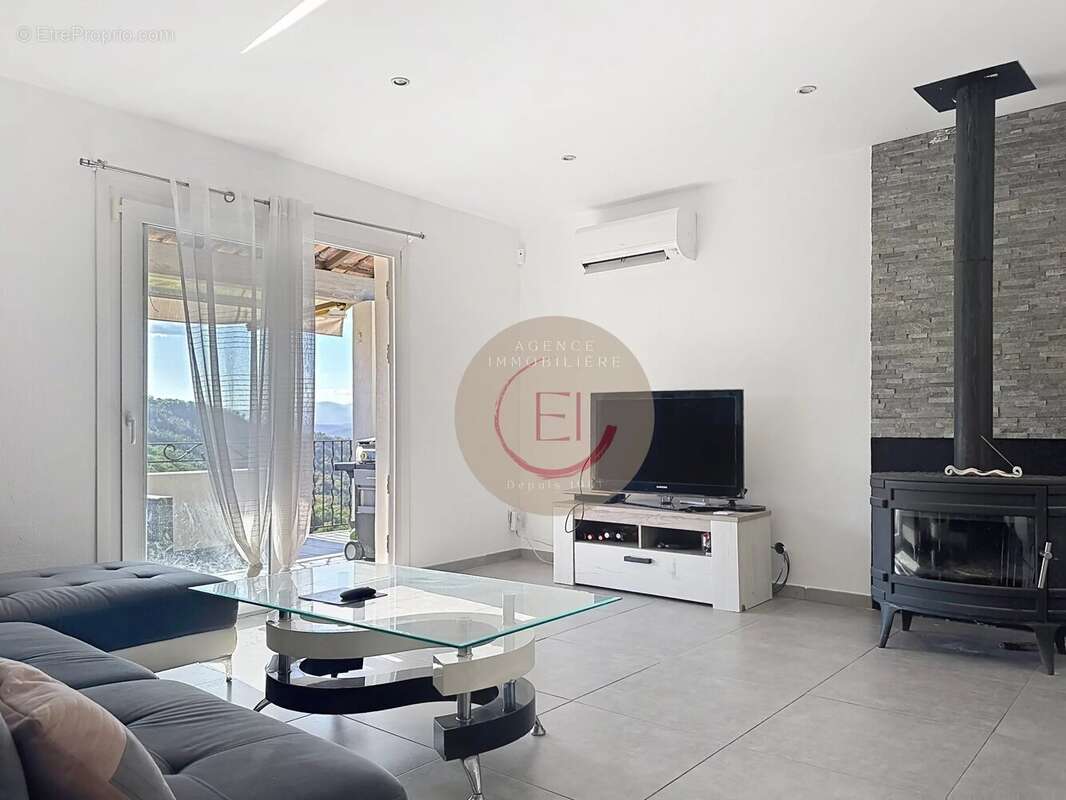 Maison à LES ADRETS-DE-L'ESTEREL