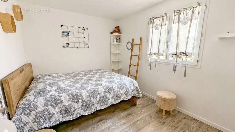 VERNÈGUES - secteur Cazan (13)  Magnifique maison de 190 m² avec vue panoramique & revenus locatifs - photo 10