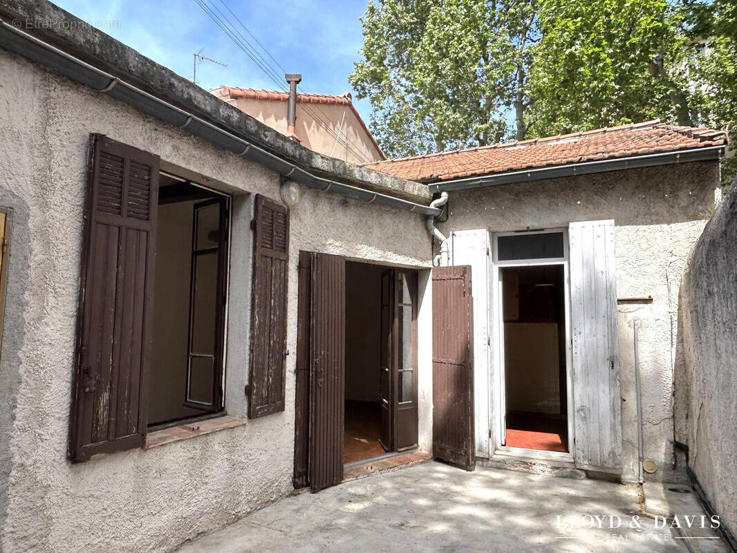 COUR ENSOLEILLEE AU CALME - Maison à MARSEILLE-5E