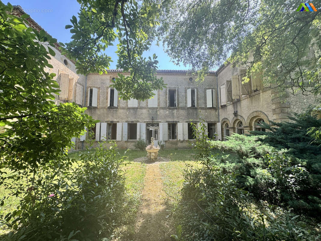 Façade principale de cette remarquable demeure historique