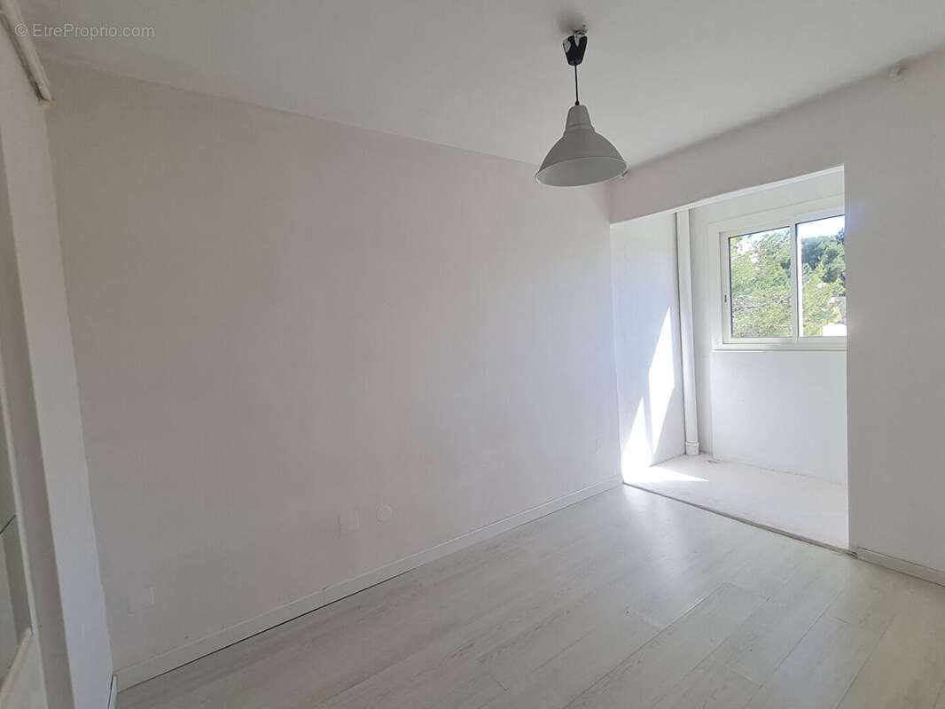 * Vue Mer * APPARTEMENT 3 Pièces avec 2 Chambres et coin nuit * (83430) SAINT MANDRIER SUR MER *3 pièce(s) 76.75 m2 - photo 7