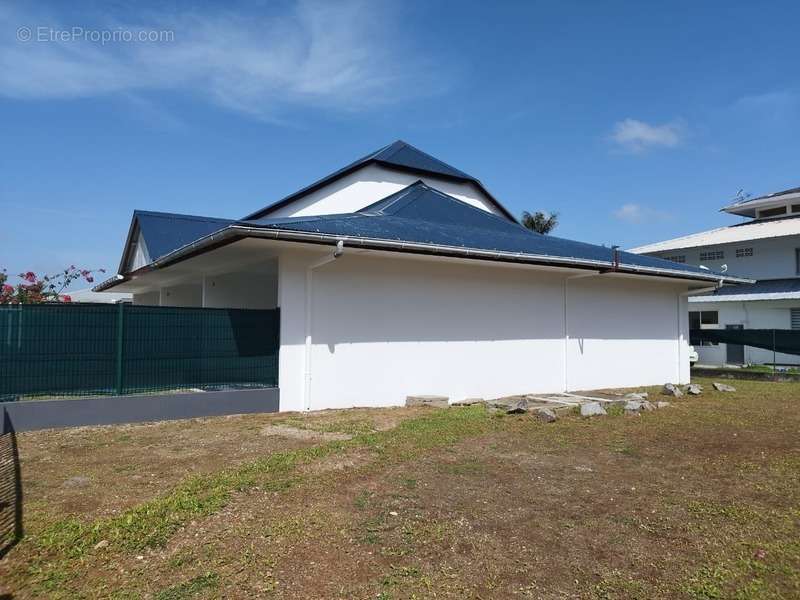 Appartement à REMIRE-MONTJOLY